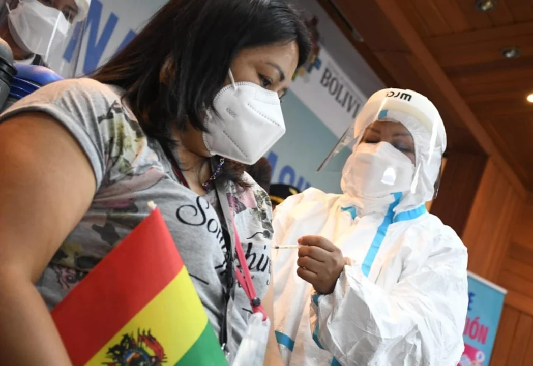 Más de medio millón de vacunas Pfizer contra la COVID-19 llegan a Bolivia