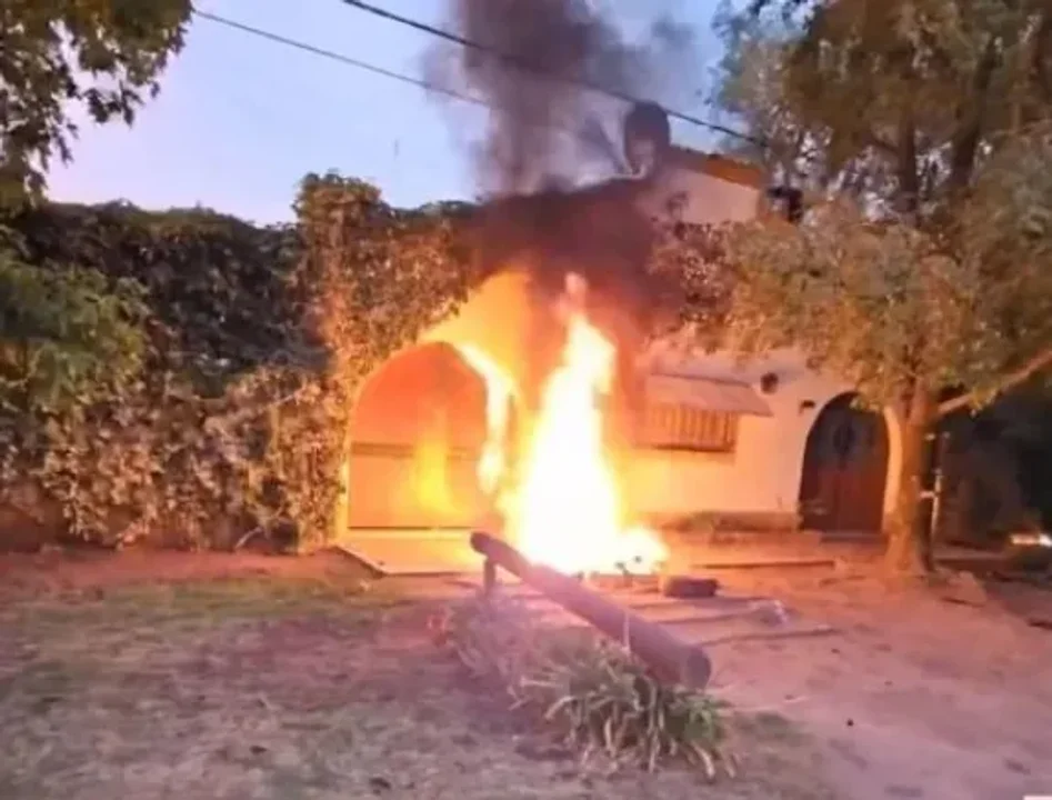 Vecinos incendiaron la casa de una fiscal ajena al caso de la niña embarazada en Saladillo
