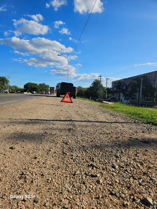 La Ranger en la banquina de la Ruta 1