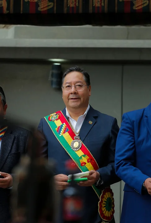 Gobierno aprueba el Decreto Supremo 5321 para ajustar precios en contratos de obras públicas