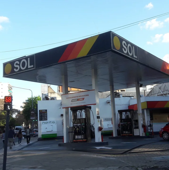 La Secretaría de Energía autorizó el autoservicio de combustibles