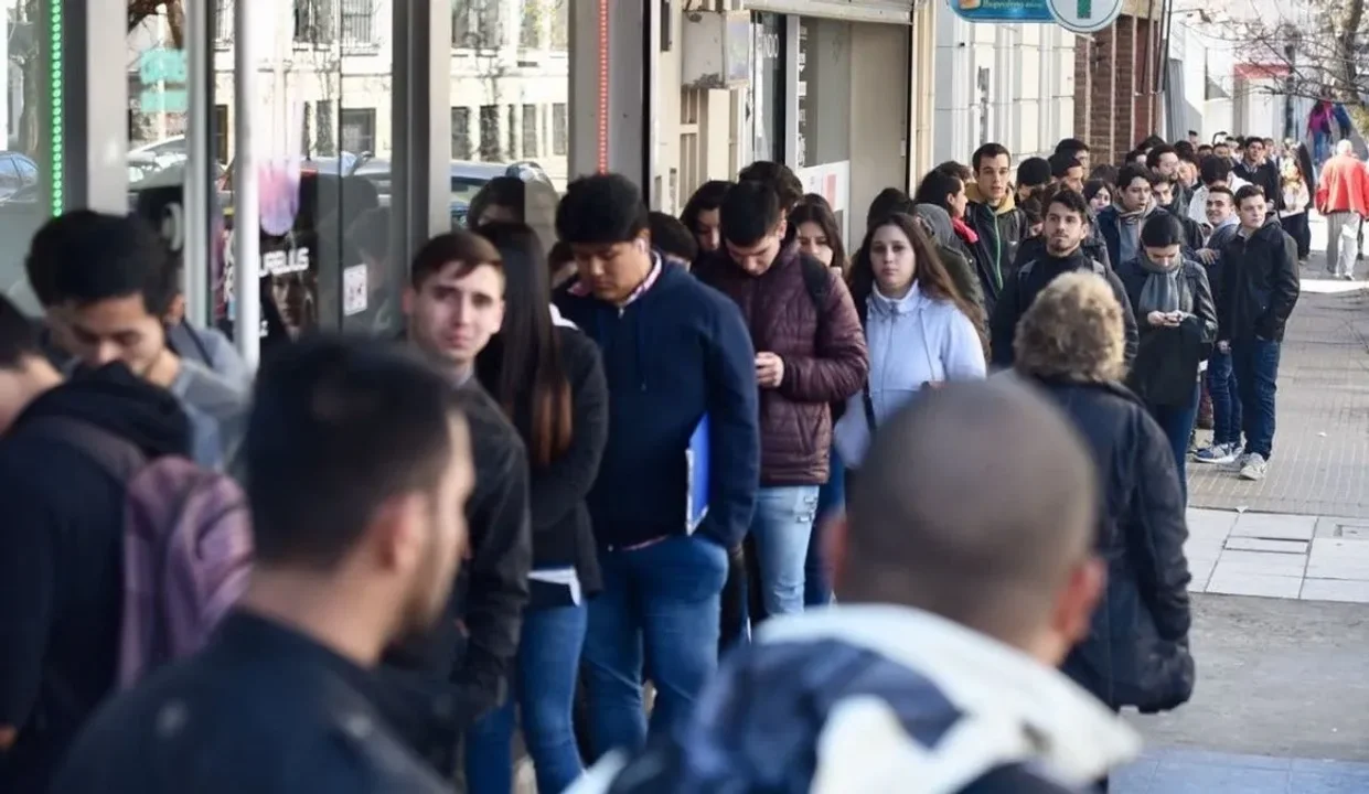 185 mil personas fueron despedidas de su trabajo durante el primer año de Milei