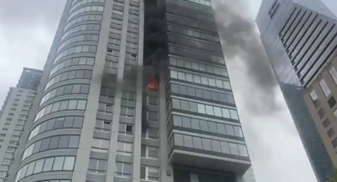 Voraz incendio en el piso 11 de una torre de Puerto Madero