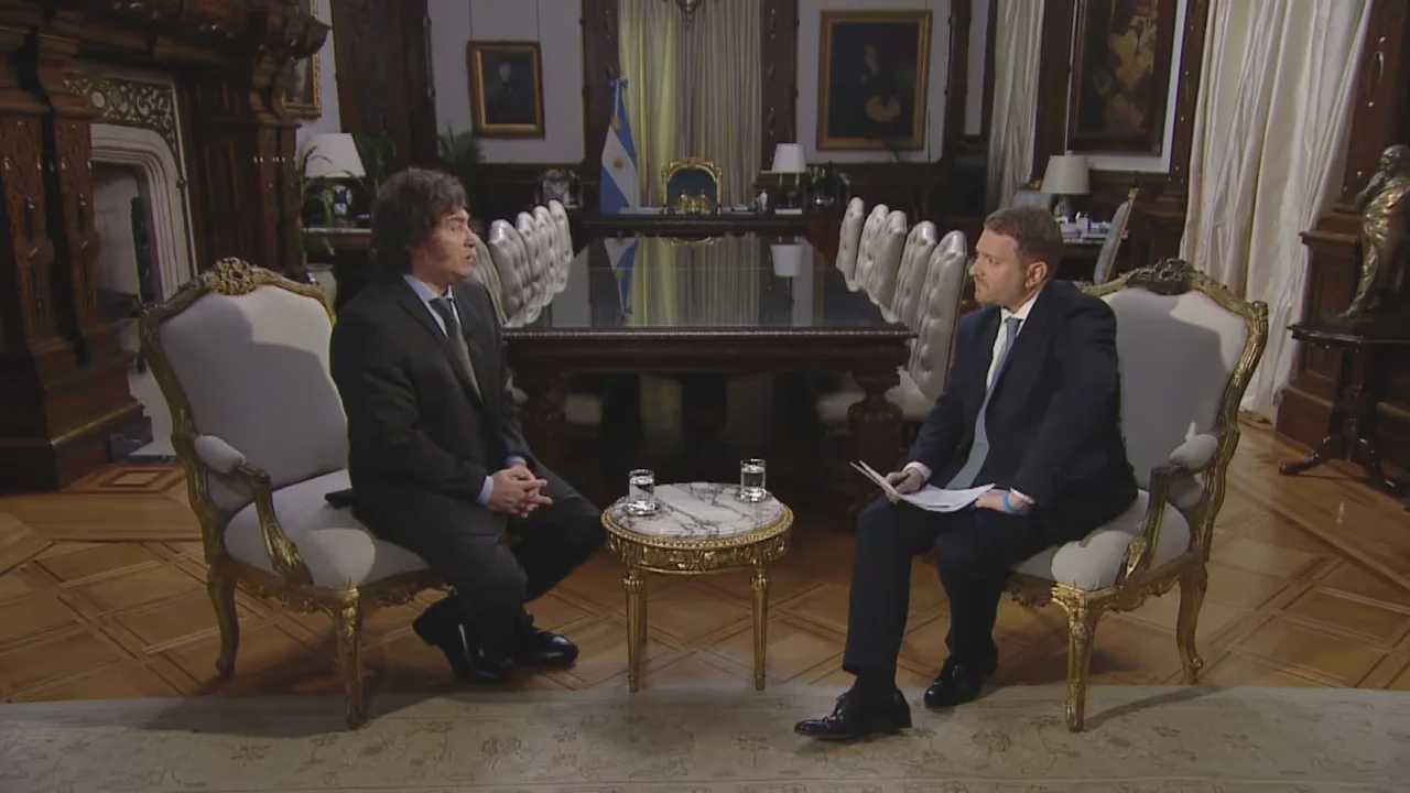 Editaron y guionaron la entrevista a Milei, y se filtró el video original