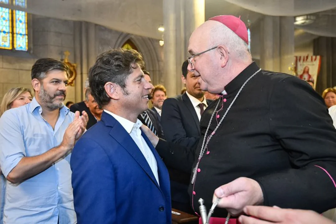 Kicillof hoy en ceremonia de asunción del nuevo Obispo de Mar del Plata, Ernesto Giobando.