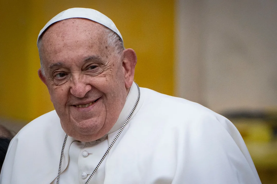 El papa Francisco tuvo una crisis de broncoespasmo; luego se recuperó