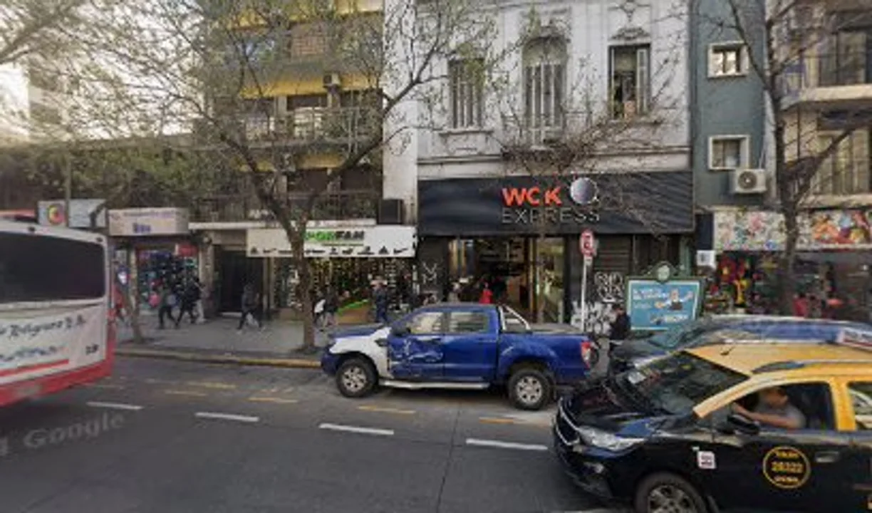 Robo en Balvanera: la policía acudió al local tras un llamado al 911