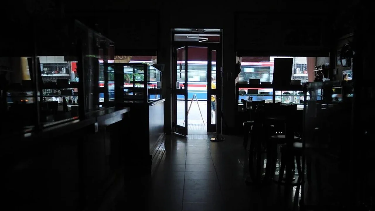 A primera hora de este viernes, había más de 56,000 usuarios sin luz en el AMBA