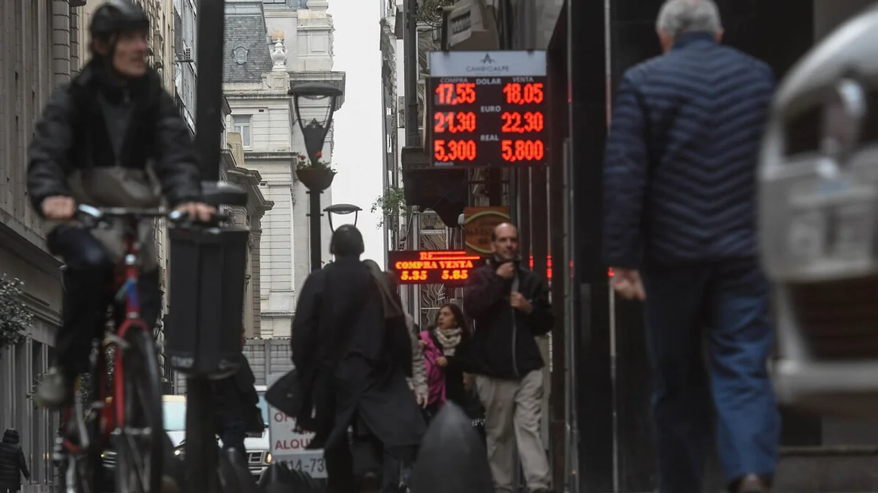La deuda en dólares del sector privado con los bancos se cuadruplicó en febrero de 2023