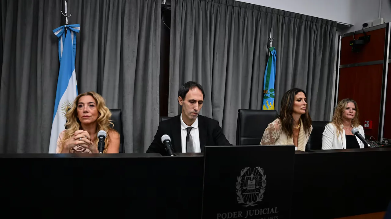 Arrestaron al custodio de Diego Maradona en el juicio por su muerte por presunto falso testimonio