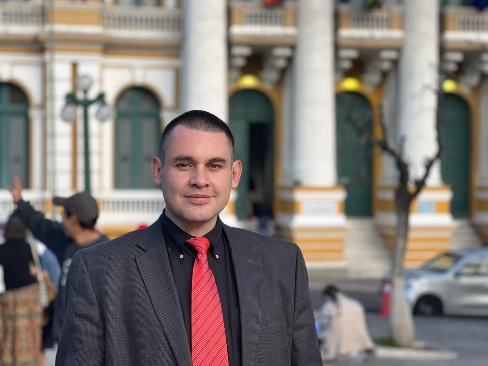 "Estamos en guerra de encuestas": Paul Coca advierte sobre el uso político del sondeo de opinión antes del inicio formal de la campaña
