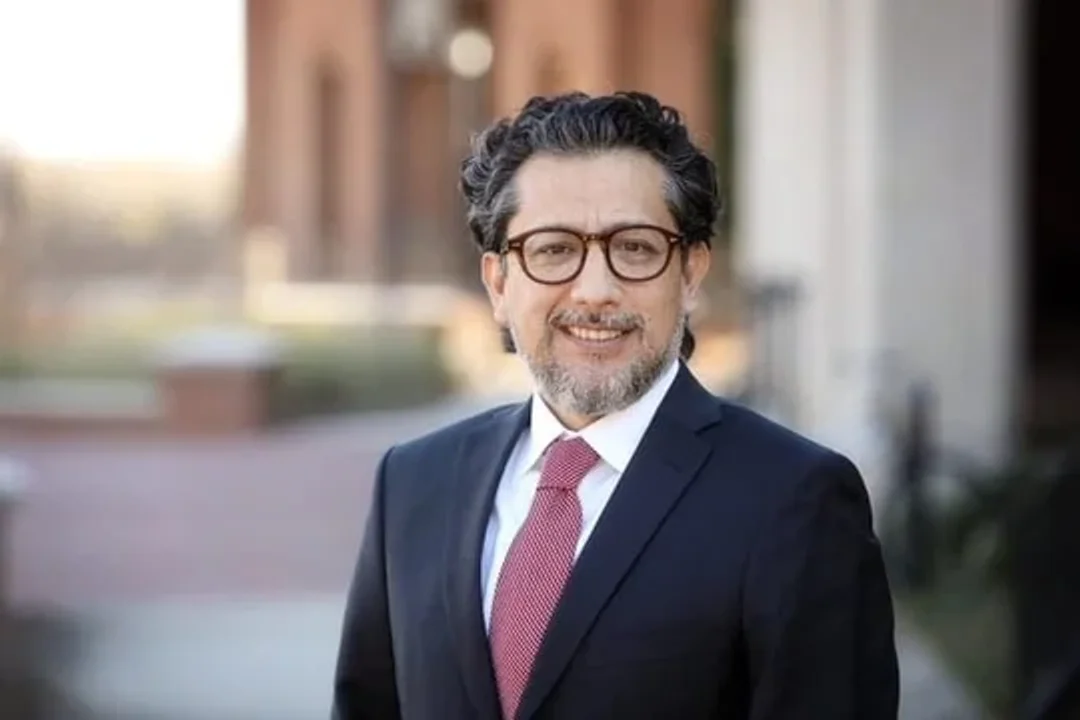 Antonio Saravia es PhD en economía (Twitter: @tufisaravia)