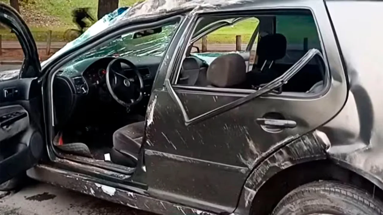 Tuvieron un choque, volcaron el vehículo e intentaron huir en Palermo: una joven resultó gravemente herida y fue trasladada