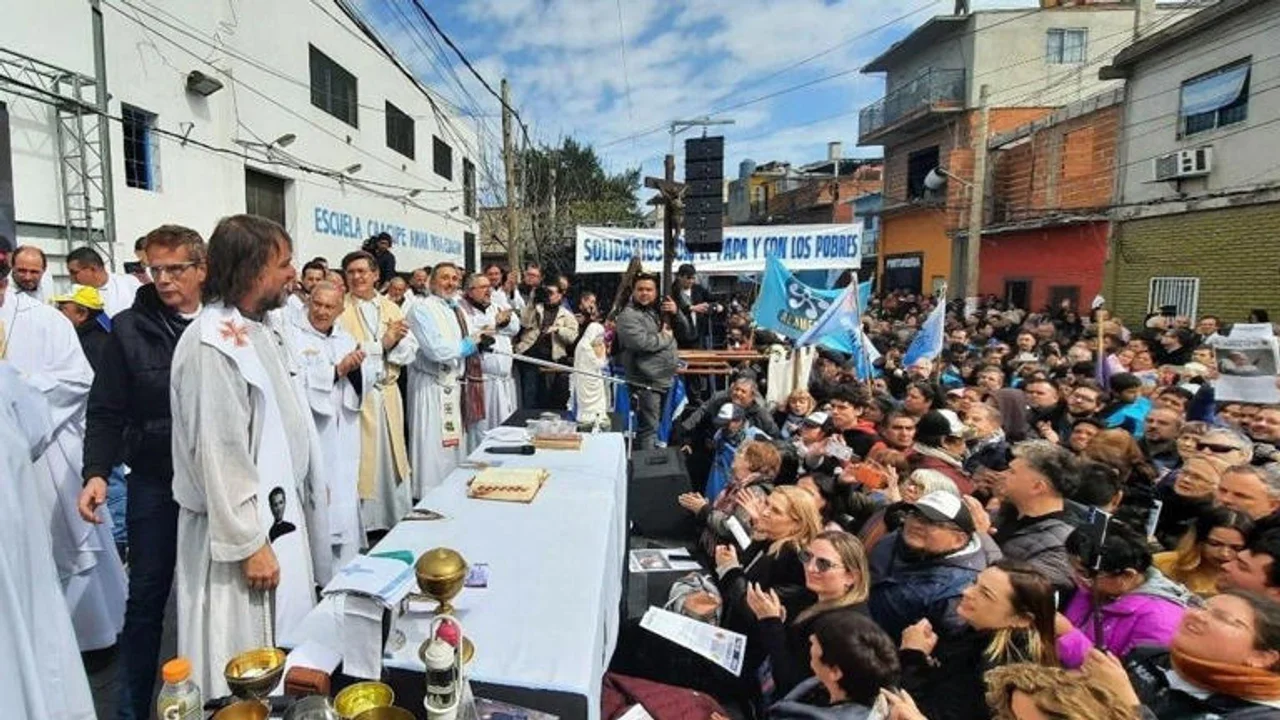La Iglesia se arrodilla ante los jubilados: un mensaje directo a Milei