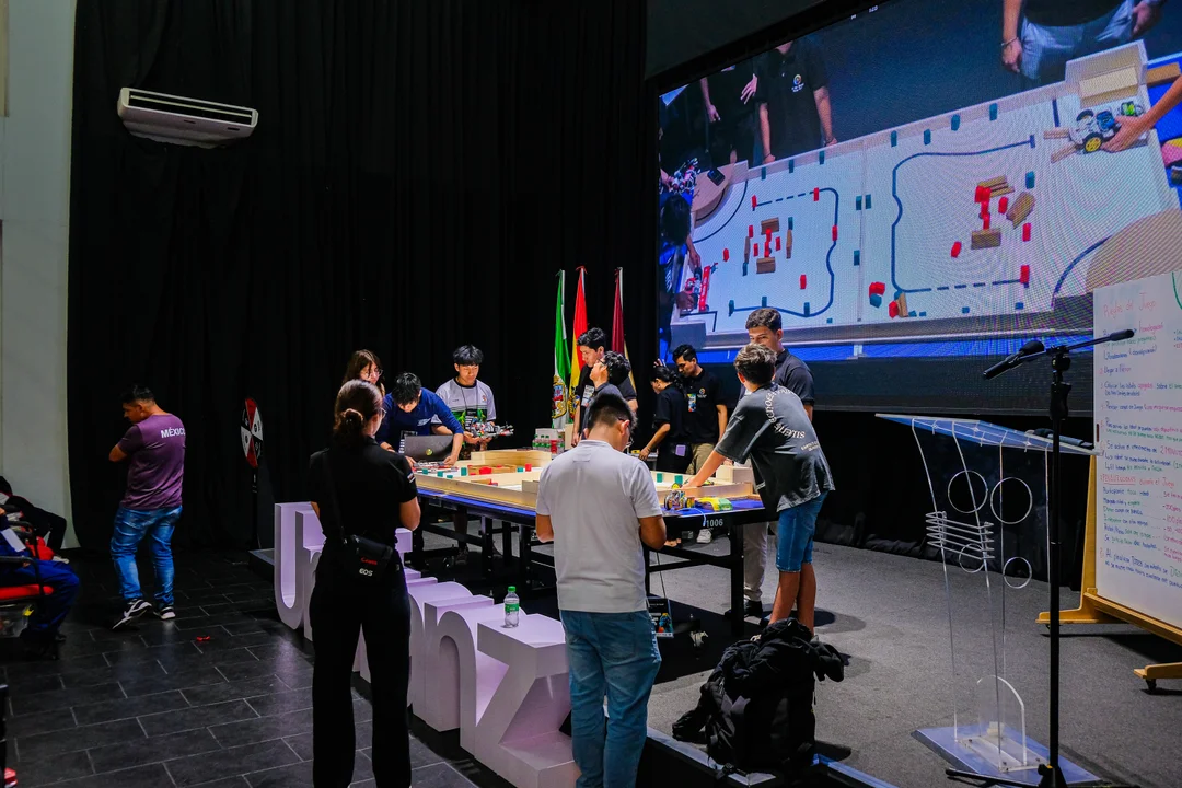 Jóvenes bolivianos brillan en el desafío mundial de robótica con propósito: rumbo a Suiza con sus ideas para salvar el planeta