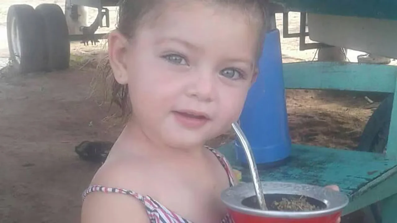 Terrible hallazgo en Formosa: encontraron enterrado el cuerpo de una niña de 5 años y arrestaron a su madre y al padrastro