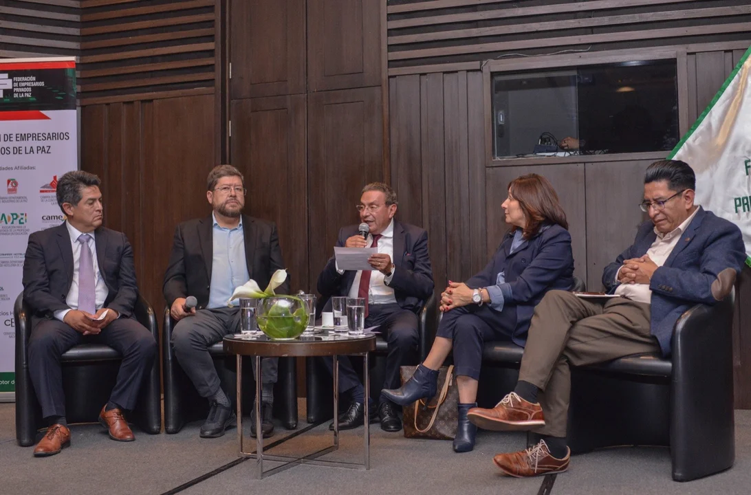 FEPLP inicia ciclo de conversatorios con candidatos presidenciales y recibe a Samuel Doria Medina