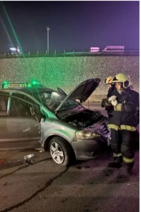 Caos en la General Paz: autos destrozados y dos mujeres heridas por una picada ilegal