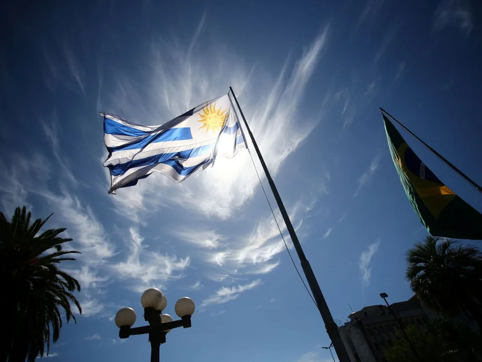 Los argentinos marcaron un nuevo récord de depósitos en Uruguay con más de 20.000 millones de dólares.
