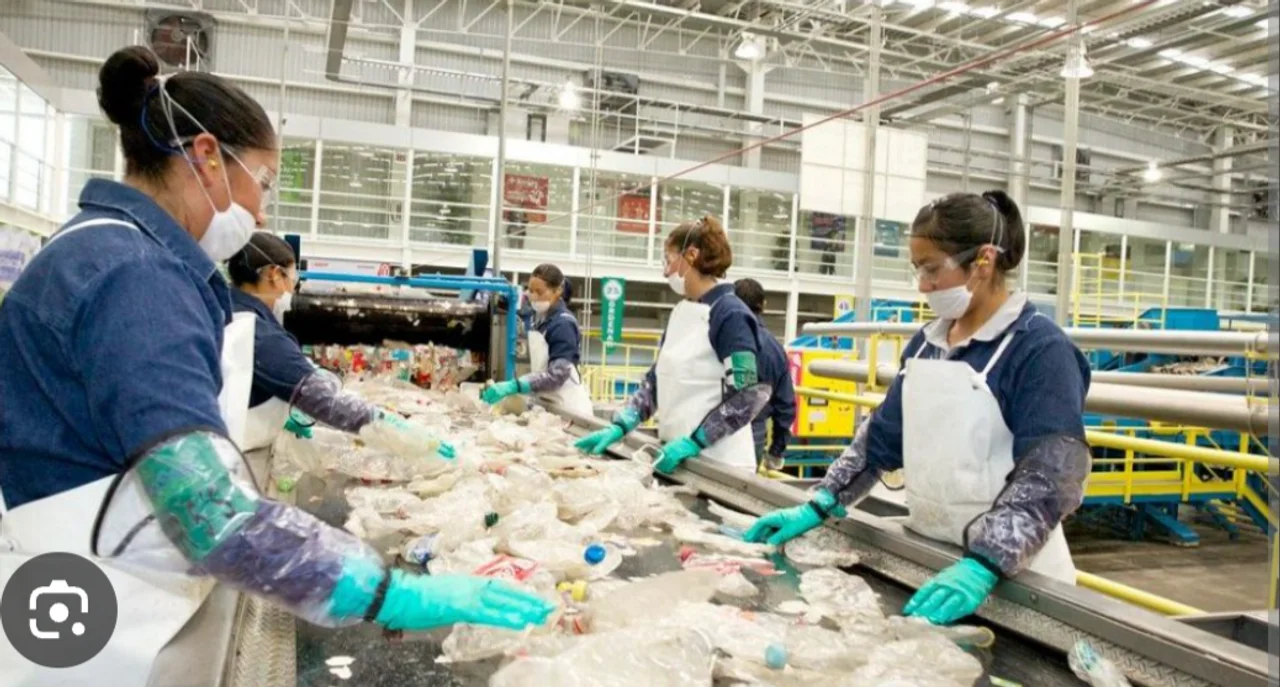 El Gobierno decretó el incremento del Salario Mínimo, Vital y Móvil a $302,600