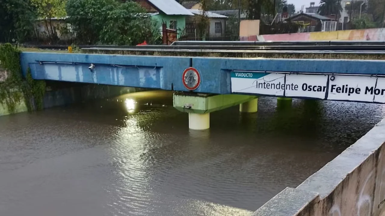 Más de mil personas han sido evacuadas y 10 municipios se encuentran en alerta roja