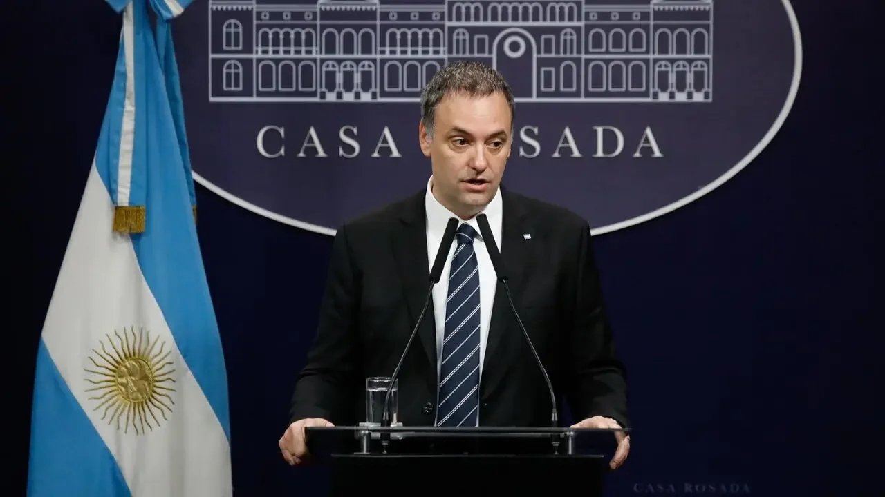 El Gobierno comunicó que disminuirá las restricciones sobre los consumos, los ahorros y los egresos