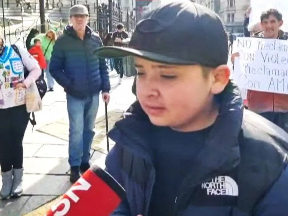 Un niño con autismo pide al gobierno de Milei que pague lo que les debe a sus terapeutas.