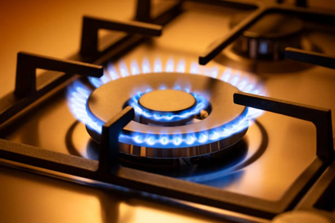 Desde este domingo, llegan aumentos del 2,6% promedio en las tarifas de luz y gas.