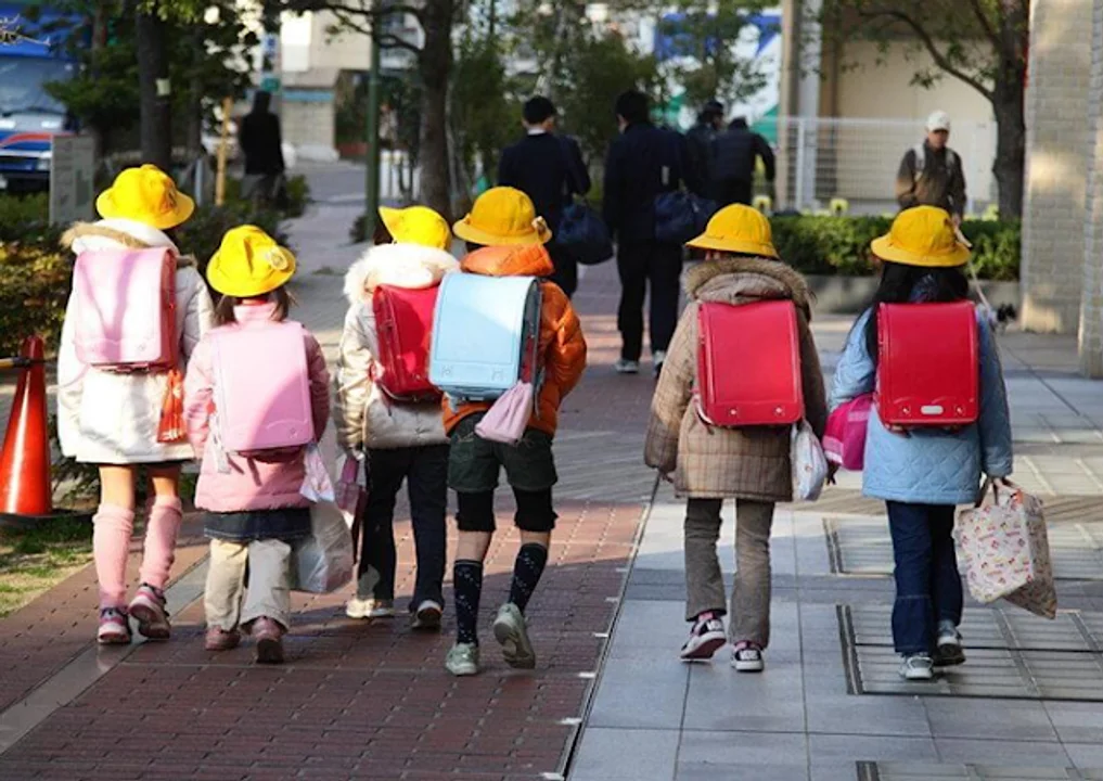 Japón: cierran escuelas por falta de alumnos.