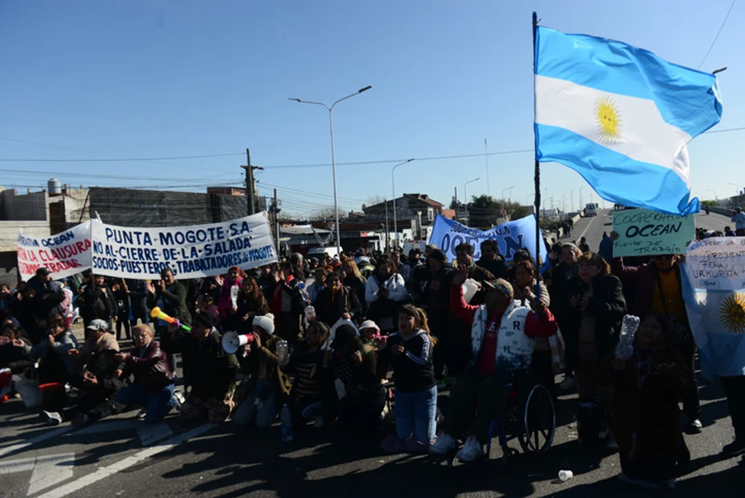 Los feriantes de La Salada exigen la reapertura, marchan a la fiscalía y desmienten vínculos con Castillo