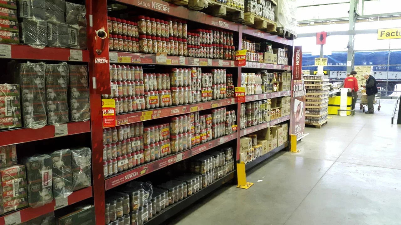 Trabajadores de supermercados mayoristas realizan asambleas por incumplimiento de paritarias